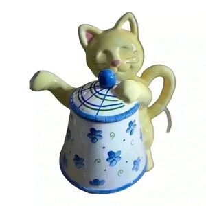 Cats‎ in The Cupboard Yellow Kitten Cat 2000 Peter G Blank Blue Floral
Teapot